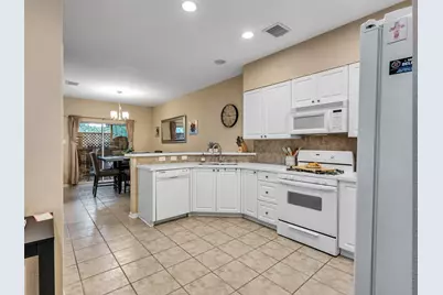 83 Scarlet Woods Court #83, The Woodlands, TX 77380 - Photo 14