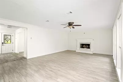 560 Landfall Lane, Conroe, TX 77302 - Photo 14
