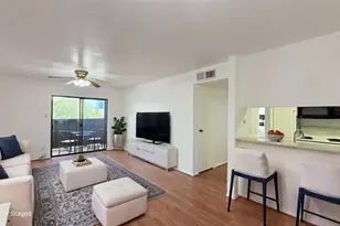 3075 Walnut Bend Ln, Houston, TX 77042 - Photo 2