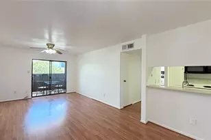 3075 Walnut Bend Ln, Houston, TX 77042 - Photo 10