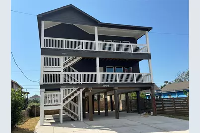 3009 Avenue M 1/2, Galveston, TX 77550 - Photo 1