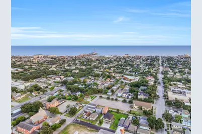3009 Avenue M 1/2, Galveston, TX 77550 - Photo 6