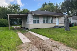 1221 Parkway St, Baytown, TX 77520 - Photo 2