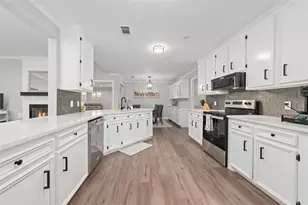 163 April Waters Dr N, Conroe, TX 77356 - Photo 18