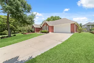 163 April Waters Dr N, Conroe, TX 77356 - Photo 4