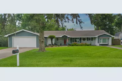 201 Southern Oaks Drive, Lake Jackson, TX 77566 - Photo 2