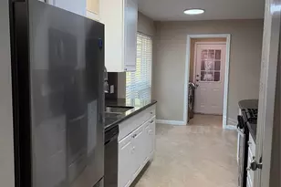 28922 Savannah Dr, Shenandoah, TX 77381 - Photo 2