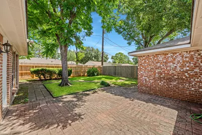 9666 Windswept Lane, Houston, TX 77063 - Photo 28