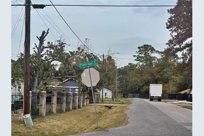 8402 Flintridge Drive, Houston, TX 77028 - Photo 6