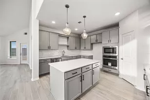 644 Canadian Trl, Dayton, TX 77535 - Photo 16