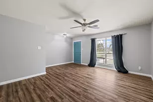 404 S 14th St, West Columbia, TX 77486 - Photo 8