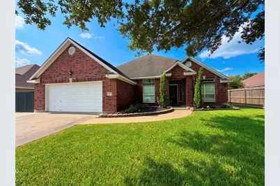 155 Indian Warrior Trail, Lake Jackson, TX 77566 - Photo 1