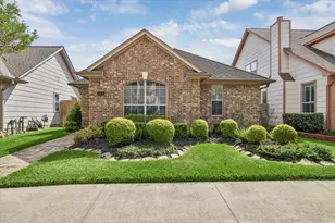 513 Brad Ct, Webster, TX 77598 - Photo 1