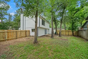 90 Crystal Lake Ln, The Woodlands, TX 77380 - Photo 16