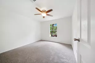 90 Crystal Lake Ln, The Woodlands, TX 77380 - Photo 14