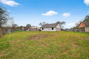 14114 Dartwood Dr, Houston, TX 77049 - Photo 32