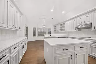 4415 Country Club View, Baytown, TX 77521 - Photo 4