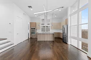 5915 E Post Oak Ln, Houston, TX 77055 - Photo 10