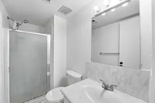 12447 Sharpview Dr, Houston, TX 77072 - Photo 8