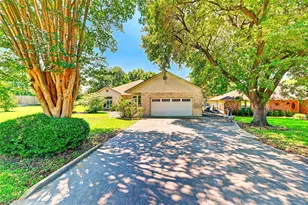 13586 Bunker Hill Dr, Willis, TX 77318 - Photo 4
