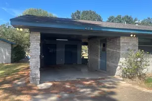 425 Margaret St, El Campo, TX 77437 - Photo 2