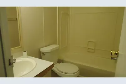 108 Gossett Street #B, Highlands, TX 77562 - Photo 10