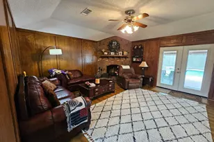 904 S 22nd St, Nederland, TX 77627 - Photo 2