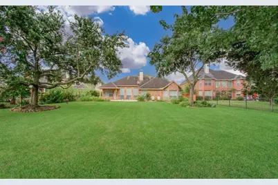 411 Bridge Crest Boulevard, Houston, TX 77082 - Photo 32