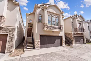 1042 W 25th St, Houston, TX 77008 - Photo 1