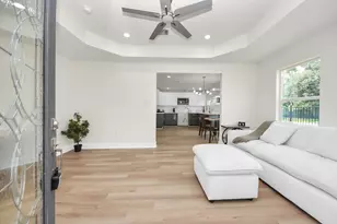 1102 Gazin St, Houston, TX 77020 - Photo 2