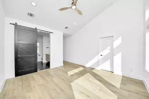 5030 Mallow St, Houston, TX 77033 - Photo 16