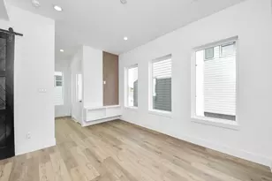 5030 Mallow St, Houston, TX 77033 - Photo 12