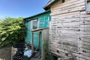 505 N Francis St, Bishop, TX 78343 - Photo 2