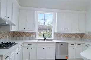 2413 Dorrington St, Houston, TX 77030 - Photo 14