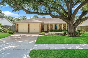 2111 Willow Blvd, Pearland, TX 77581 - Photo 1