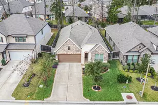 135 Winged Elm Ct, Willis, TX 77318 - Photo 2