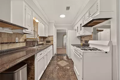 5002 Bay Cedar Court, Houston, TX 77048 - Photo 10