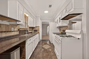 5002 Bay Cedar Ct, Houston, TX 77048 - Photo 10