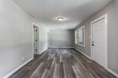 608 W Lobit Street, Baytown, TX 77520 - Photo 14