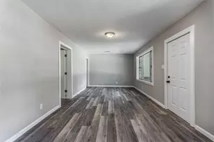 608 W Lobit St, Baytown, TX 77520 - Photo 14