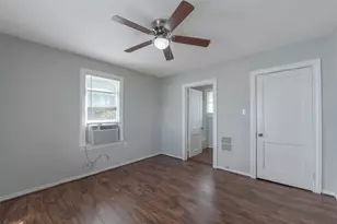 128 1/2 East 23rd St, Houston, TX 77008 - Photo 10