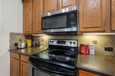 738 Oak Ridge Grove Circle, Oak Ridge North, TX 77386 - Photo 12