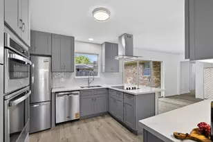 202 Oak Hollow St, Conroe, TX 77301 - Photo 6