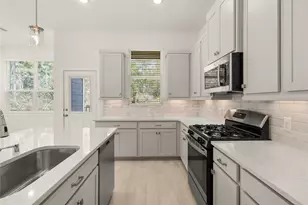 532 Red Cascade Trl, Willis, TX 77318 - Photo 6