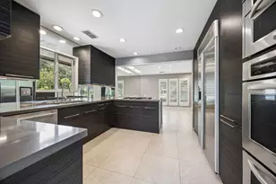 5219 Loch Lomond Dr, Houston, TX 77096 - Photo 10