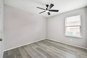 3930 Hawaiian Ct, Baytown, TX 77521 - Photo 18