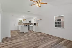 512 Vickers Ave, San Antonio, TX 78211 - Photo 6