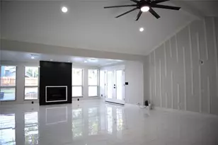 10203 Huntington Way Dr, Houston, TX 77099 - Photo 2