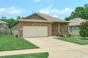2214 Timberland Country Ct, Conroe, TX 77304 - Photo 2