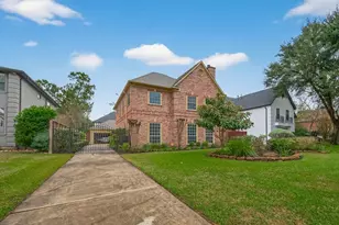 4616 Spruce St, Bellaire, TX 77401 - Photo 1